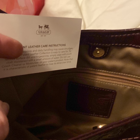 🎀 AUTH COACH BURGUNDY PATENT LEATHER SHOULDER TOTE BAG GREAT CONDITION 💛 - Picture 3 of 7